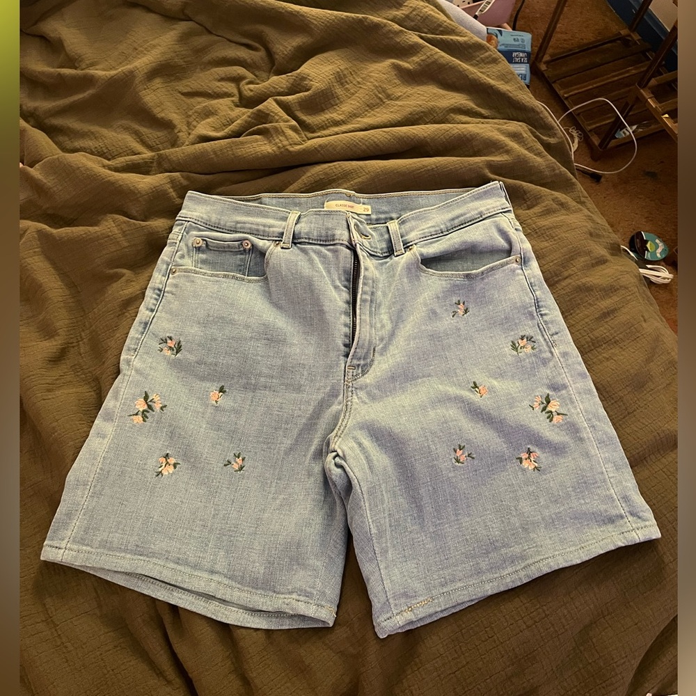 Levi’s Classic Embroidered Denim Women's Shorts - Size 29